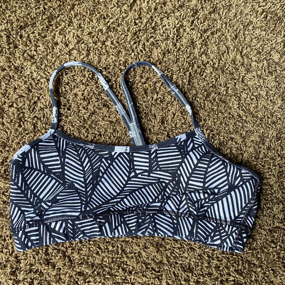 Lululemon sports bra